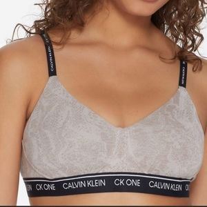 Calvin Klein NEW lightly padded adjustable strap Bralette Gray medium